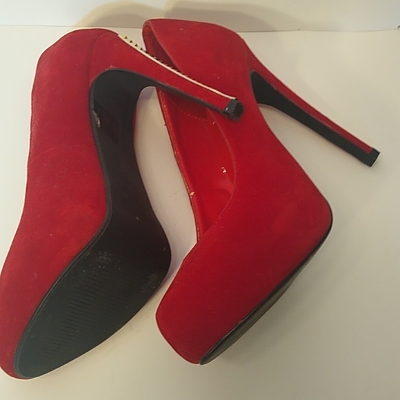 Body Center Heels Shoes Women have a little Scratches are inside of heels. - Picture 8 of 14